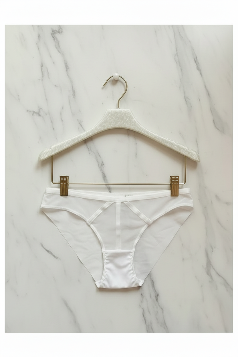Witte onderbroek op hanger